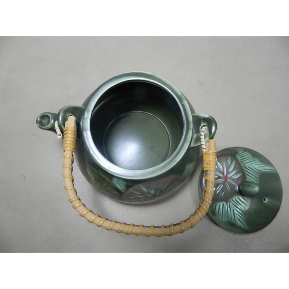 Lily Pad Teapot w/ Bamboo Handle Green Stoneware Japan Chip o Bottom of Lid - Picture 6 of 9